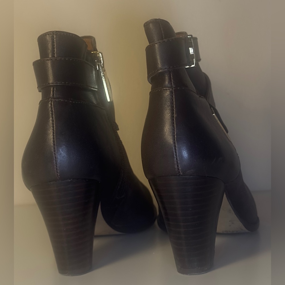 Louise Et Cie Vasca Women's Brown Suede Leather Almond Toe Bootie Size 6